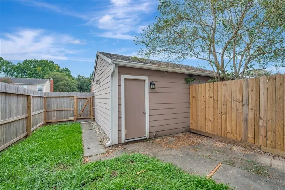 17287 Saturn Lane Houston, TX 77058