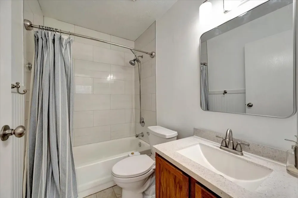 17287 Saturn Lane Houston, TX 77058