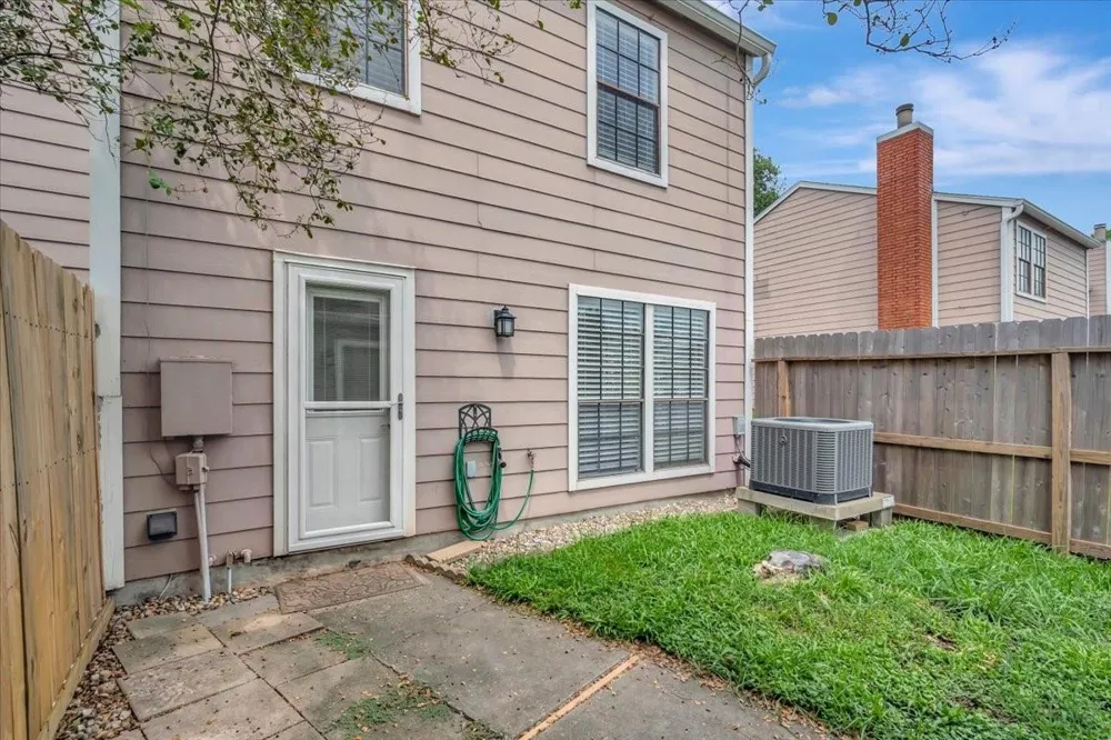 17287 Saturn Lane Houston, TX 77058