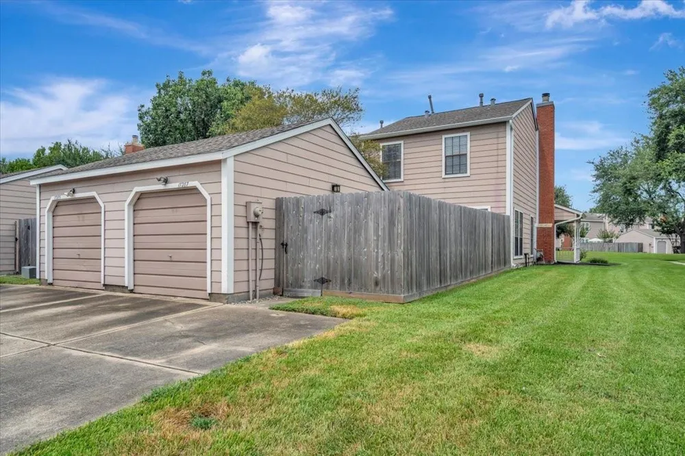 17287 Saturn Lane Houston, TX 77058