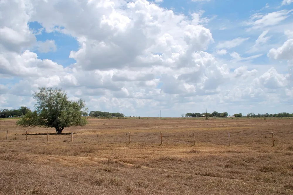 Fm 1891 Shiner, TX 77984