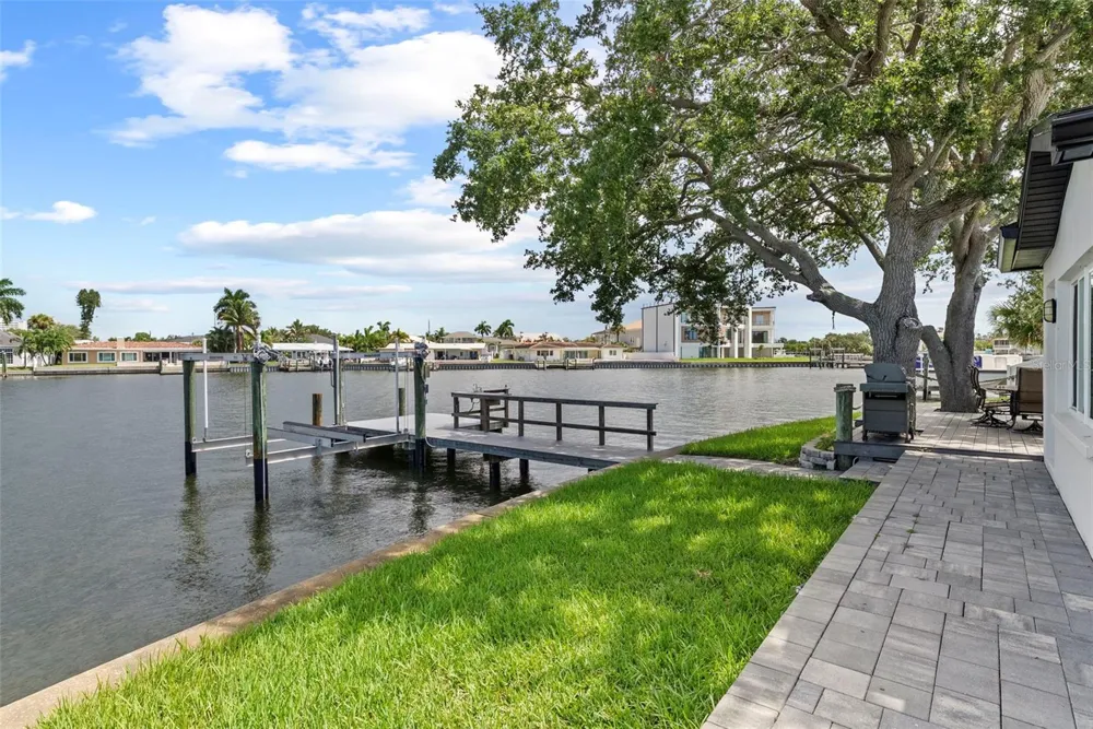 1514 SEA GULL DRIVE S St Petersburg, FL 33707