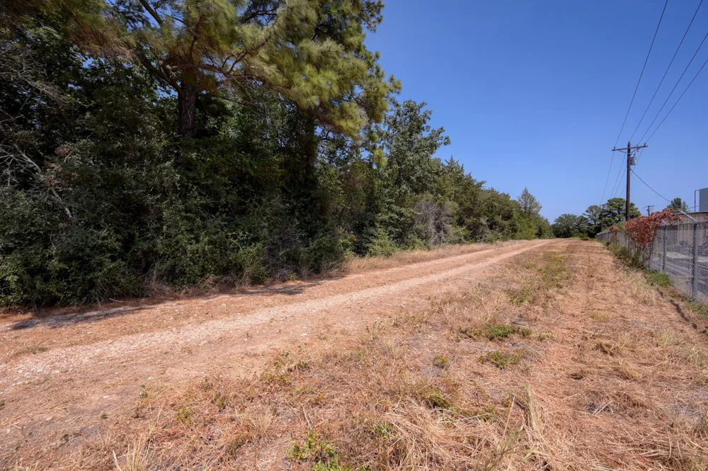 7604 US Highway 77 Highway La Grange, TX 78945