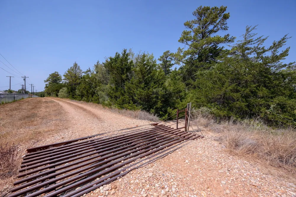 7604 US Highway 77 Highway La Grange, TX 78945
