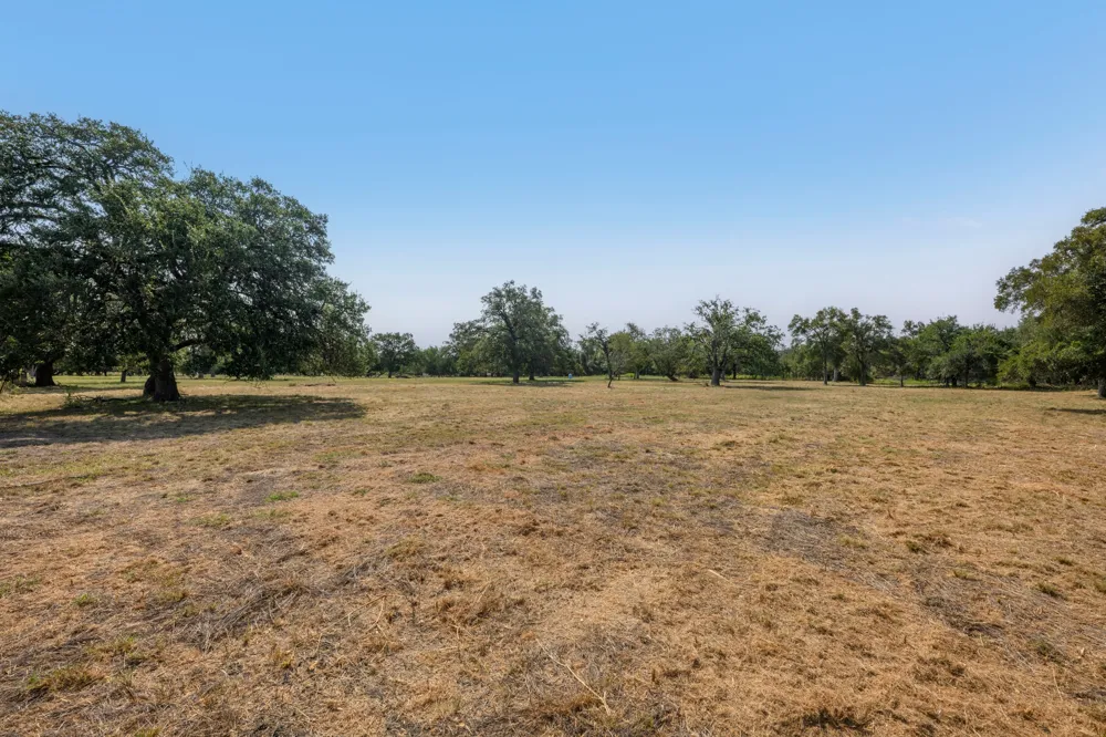 200 Buckskin Pass Driftwood, TX 78619