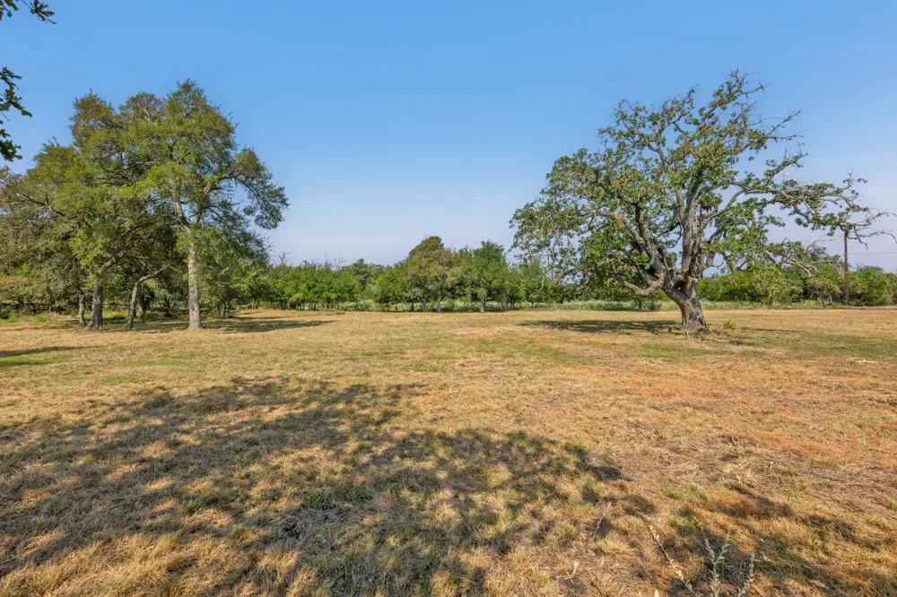 200 Buckskin Pass Driftwood, TX 78619