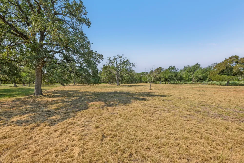 200 Buckskin Pass Driftwood, TX 78619