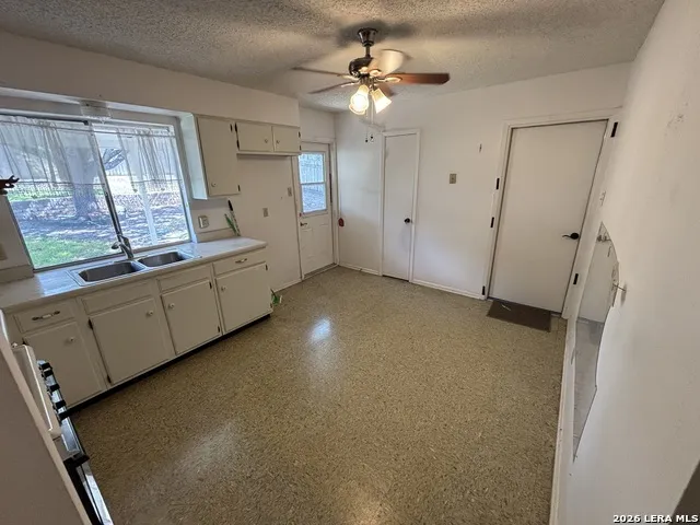 7514 VALLEY OAK ST Live Oak, TX 78233