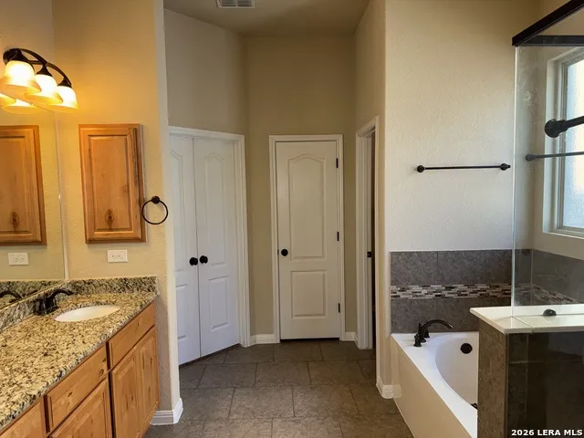 9827 Catell Boerne, TX 78006
