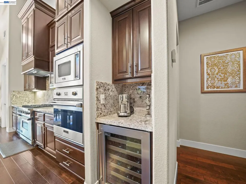 65 Stonebrae Rd Hayward, CA 94542