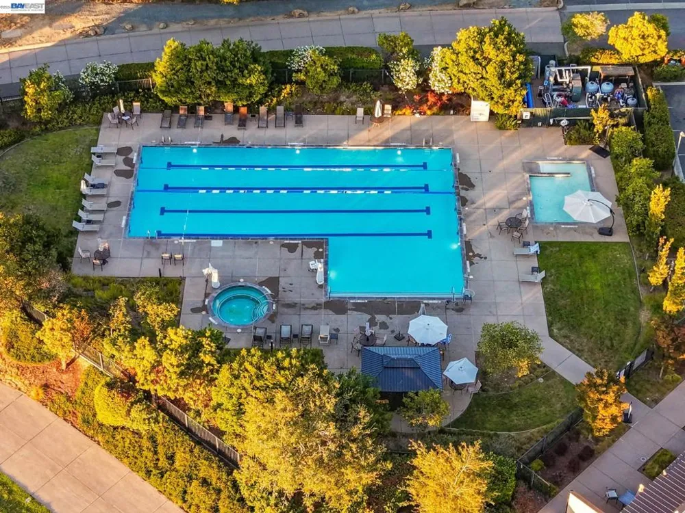 65 Stonebrae Rd Hayward, CA 94542