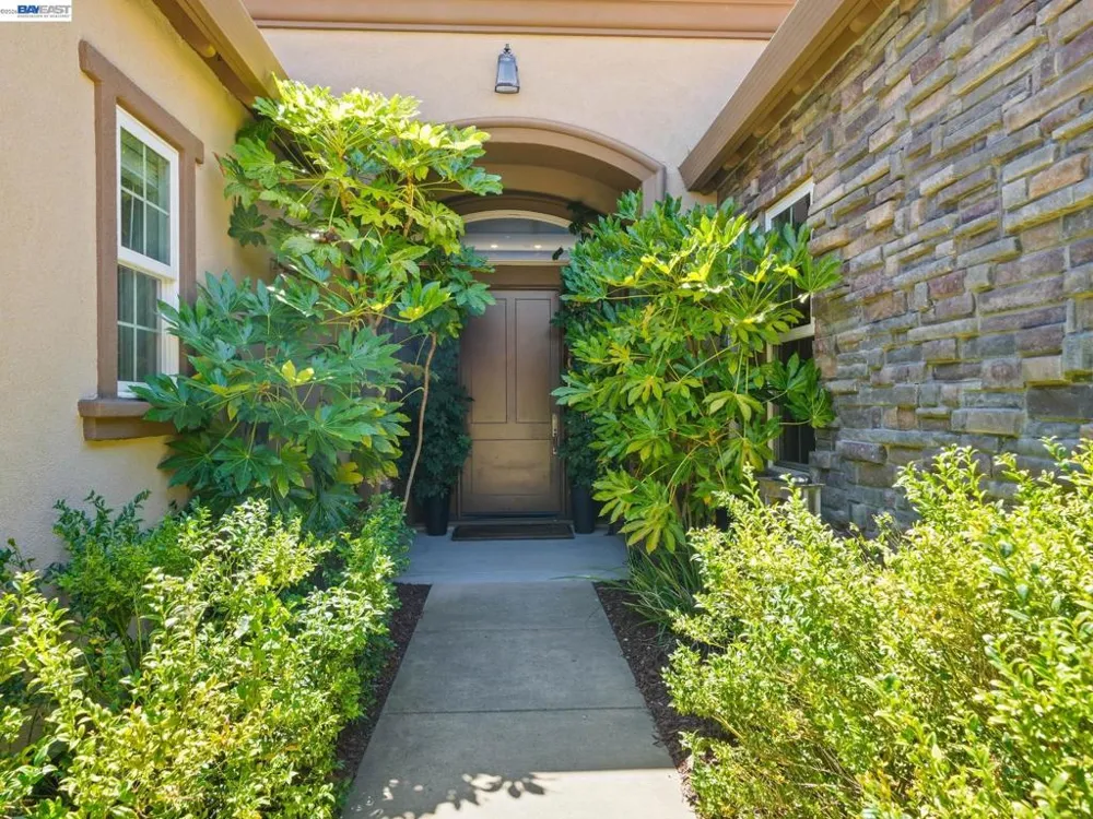65 Stonebrae Rd Hayward, CA 94542