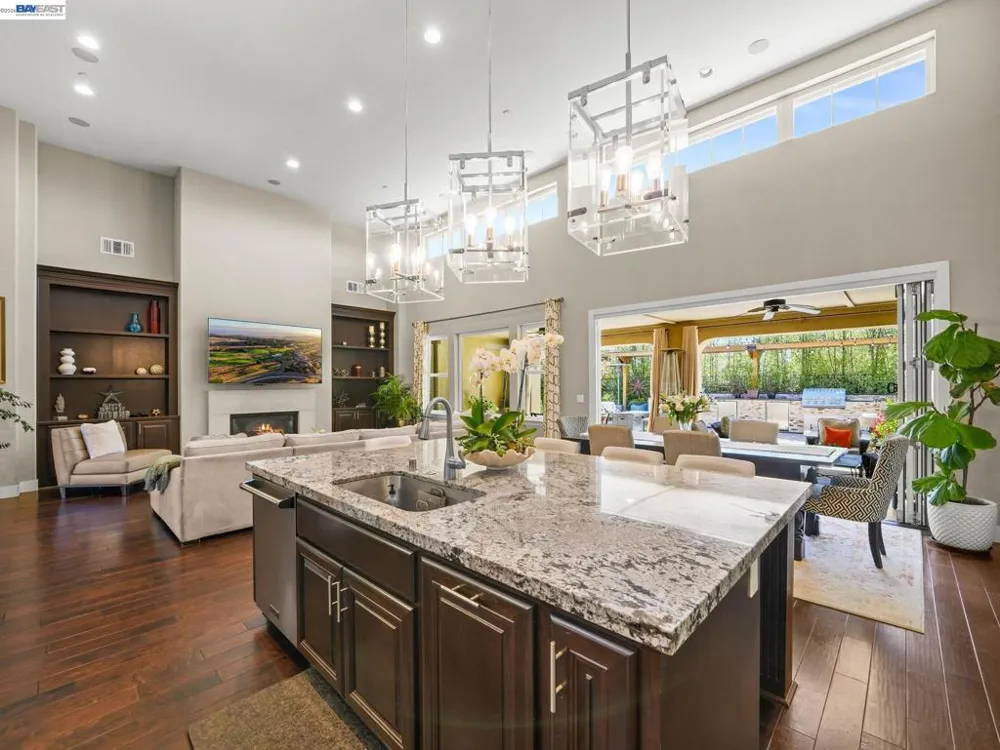65 Stonebrae Rd Hayward, CA 94542
