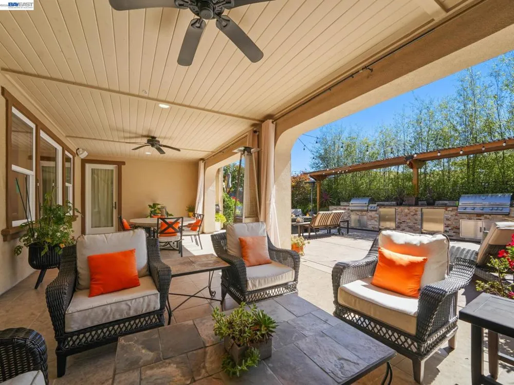 65 Stonebrae Rd Hayward, CA 94542