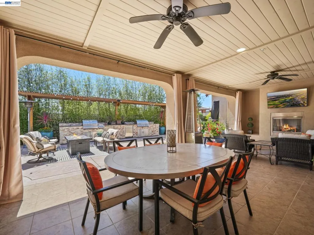 65 Stonebrae Rd Hayward, CA 94542