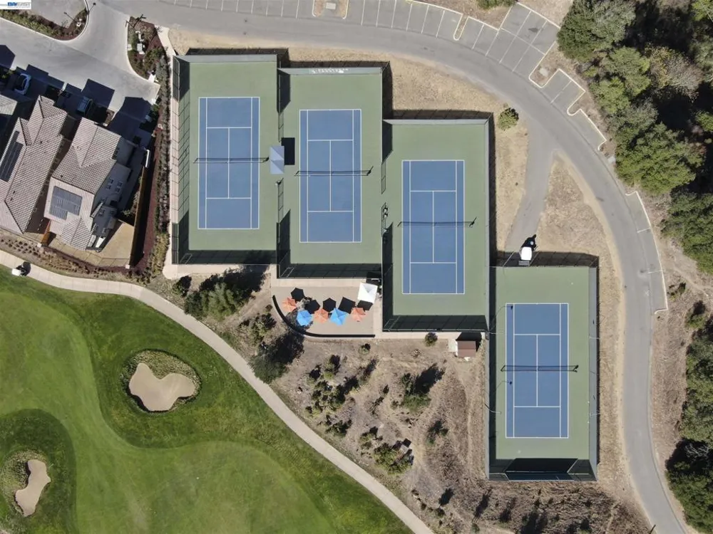 65 Stonebrae Rd Hayward, CA 94542