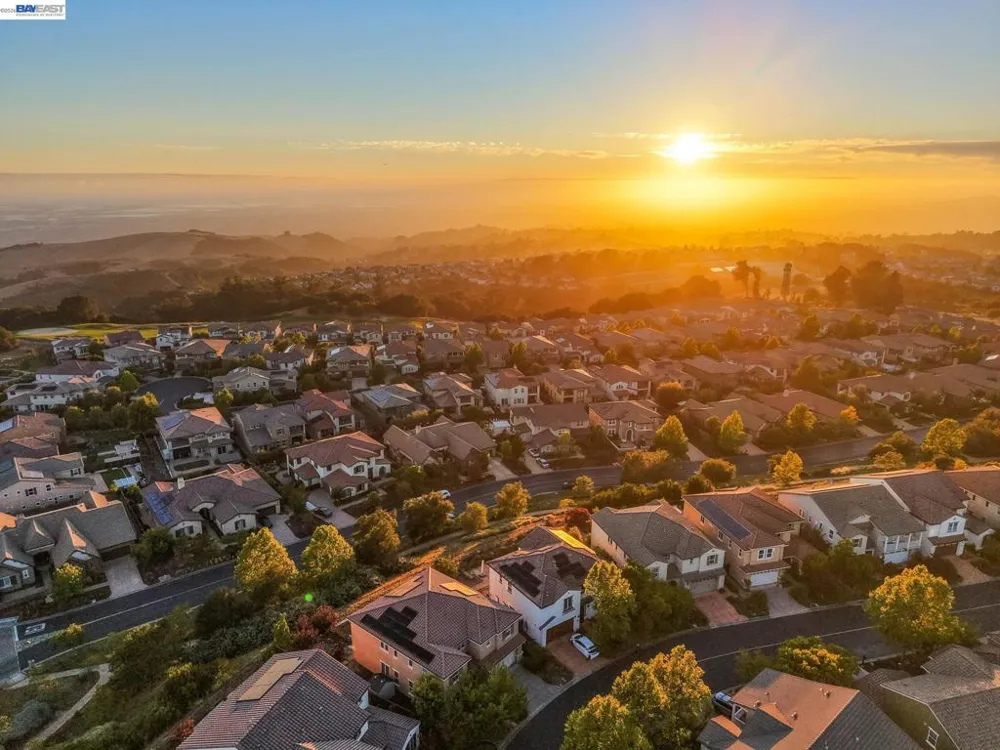 65 Stonebrae Rd Hayward, CA 94542