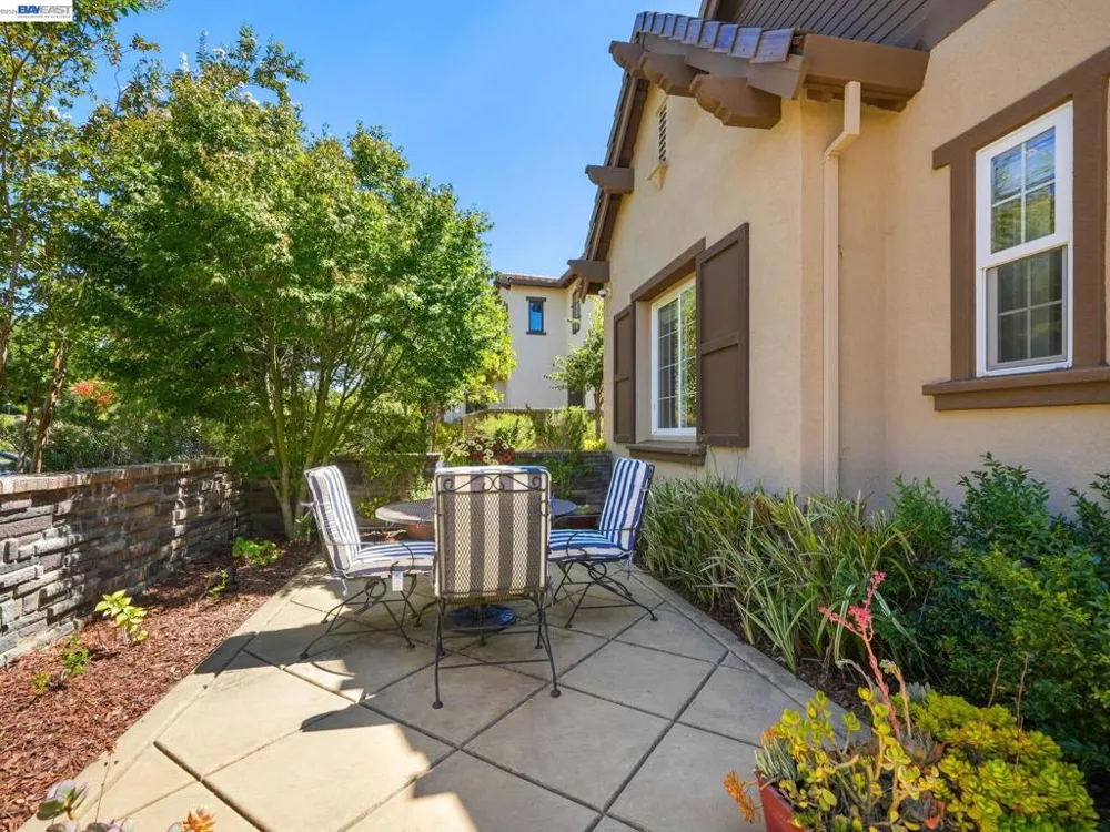 65 Stonebrae Rd Hayward, CA 94542