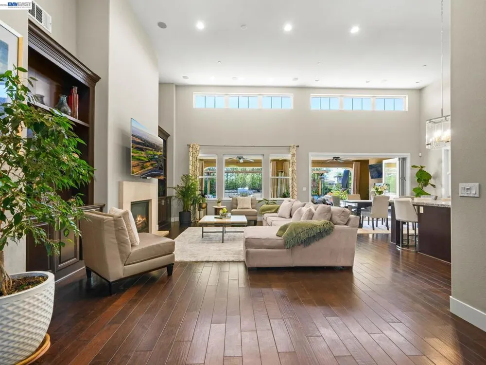 65 Stonebrae Rd Hayward, CA 94542