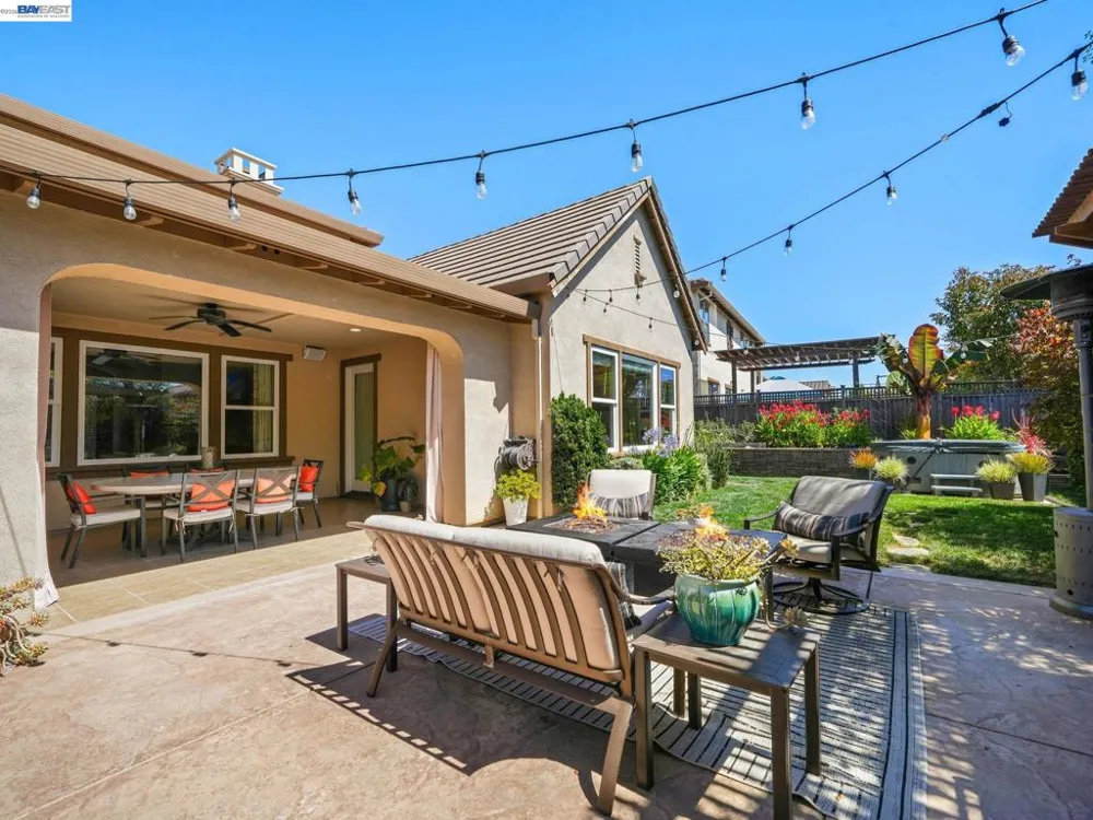 65 Stonebrae Rd Hayward, CA 94542