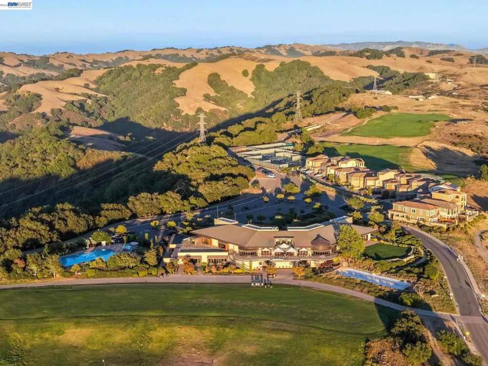 65 Stonebrae Rd Hayward, CA 94542