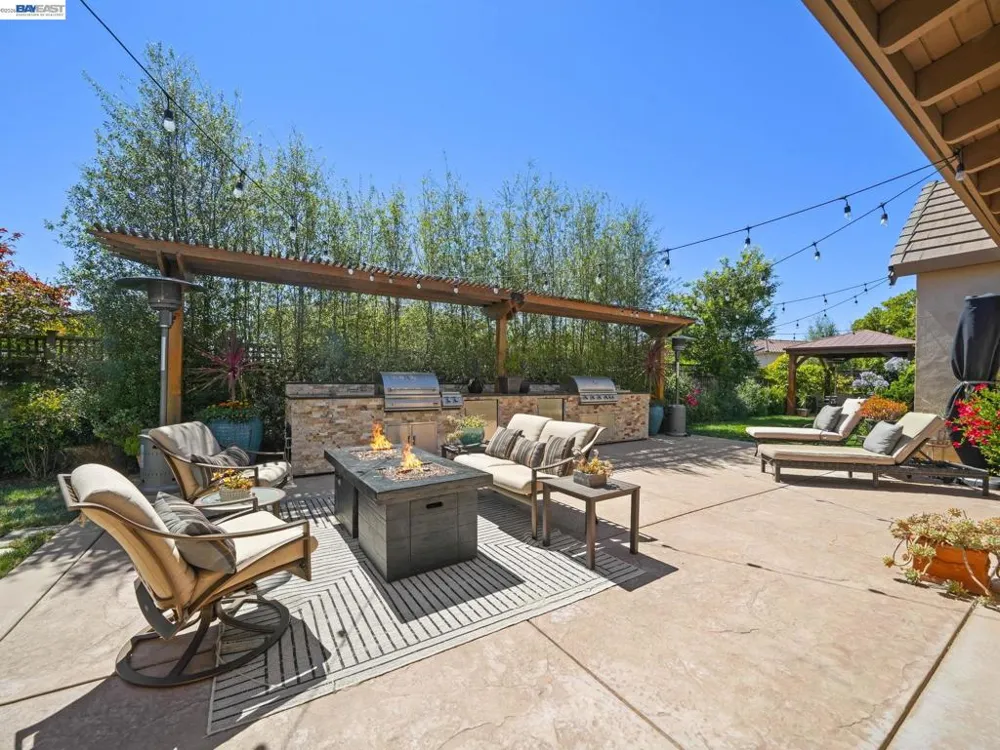 65 Stonebrae Rd Hayward, CA 94542
