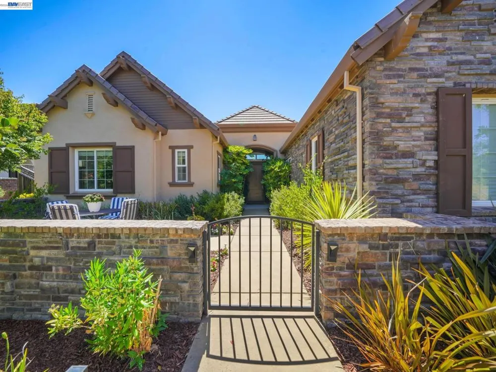 65 Stonebrae Rd Hayward, CA 94542
