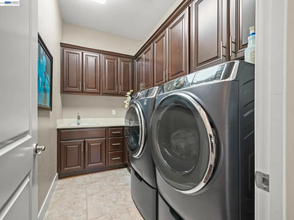 65 Stonebrae Rd Hayward, CA 94542