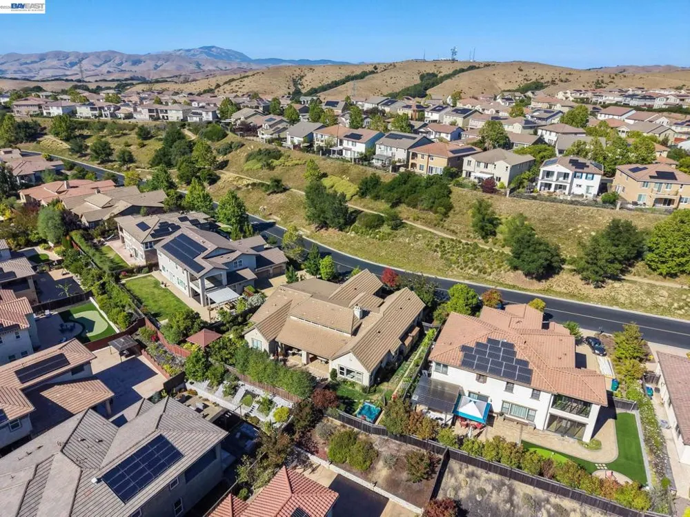 65 Stonebrae Rd Hayward, CA 94542