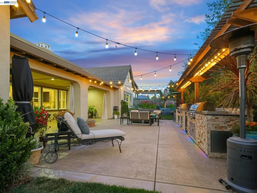 65 Stonebrae Rd Hayward, CA 94542