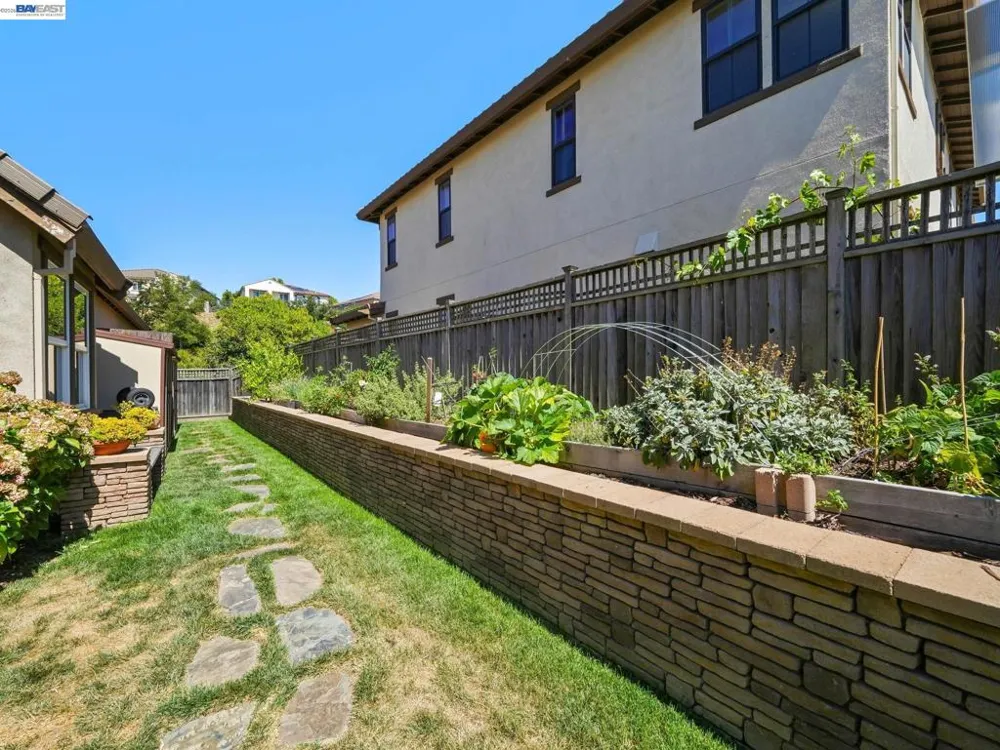 65 Stonebrae Rd Hayward, CA 94542