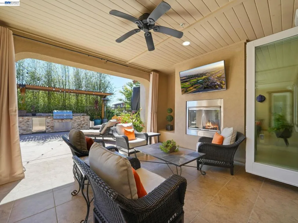 65 Stonebrae Rd Hayward, CA 94542