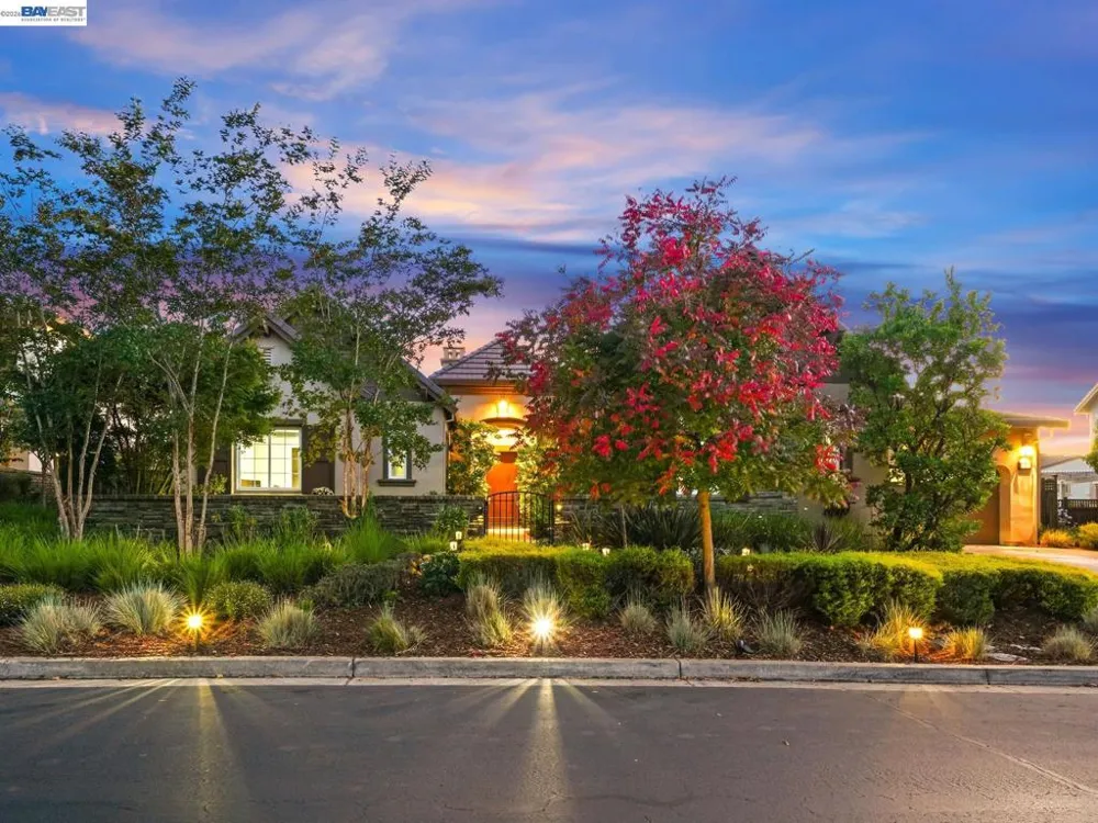65 Stonebrae Rd Hayward, CA 94542