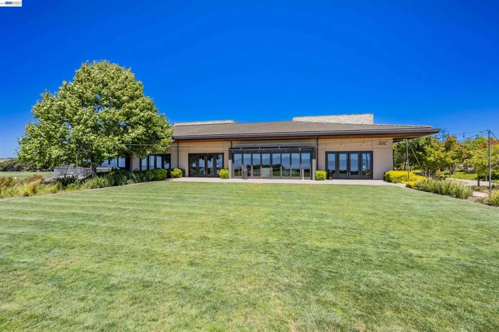 65 Stonebrae Rd Hayward, CA 94542