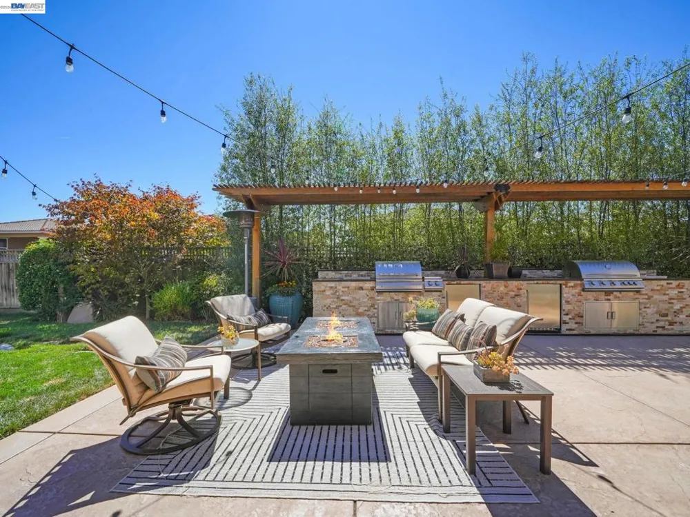 65 Stonebrae Rd Hayward, CA 94542