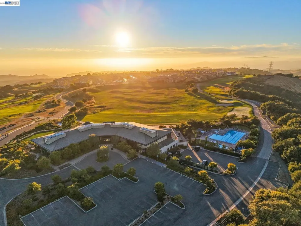 65 Stonebrae Rd Hayward, CA 94542