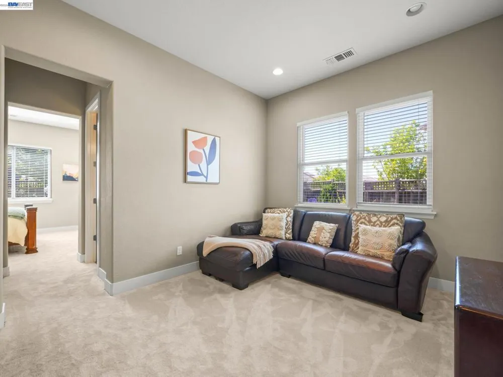 65 Stonebrae Rd Hayward, CA 94542