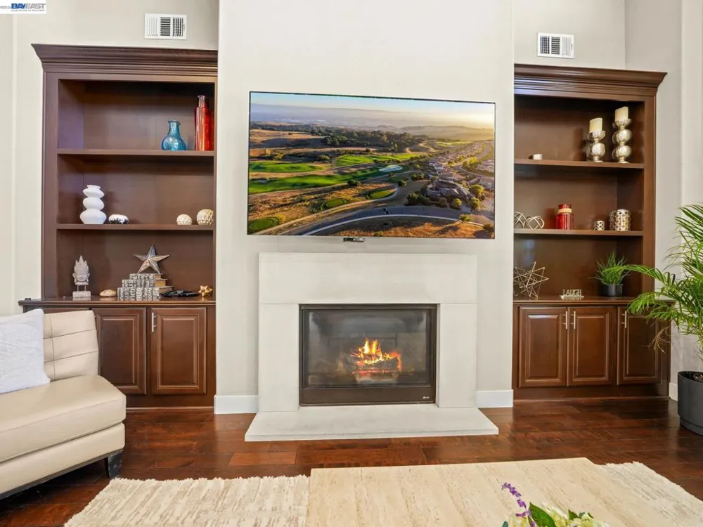 65 Stonebrae Rd Hayward, CA 94542