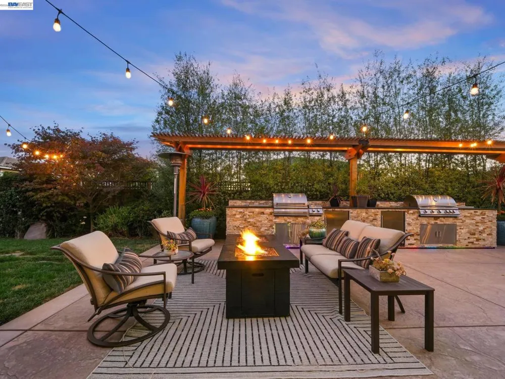 65 Stonebrae Rd Hayward, CA 94542