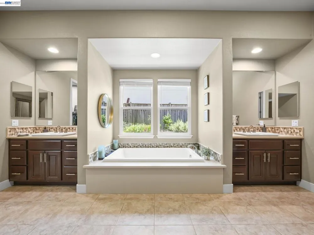 65 Stonebrae Rd Hayward, CA 94542
