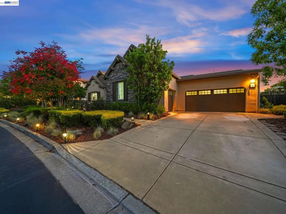 65 Stonebrae Rd Hayward, CA 94542