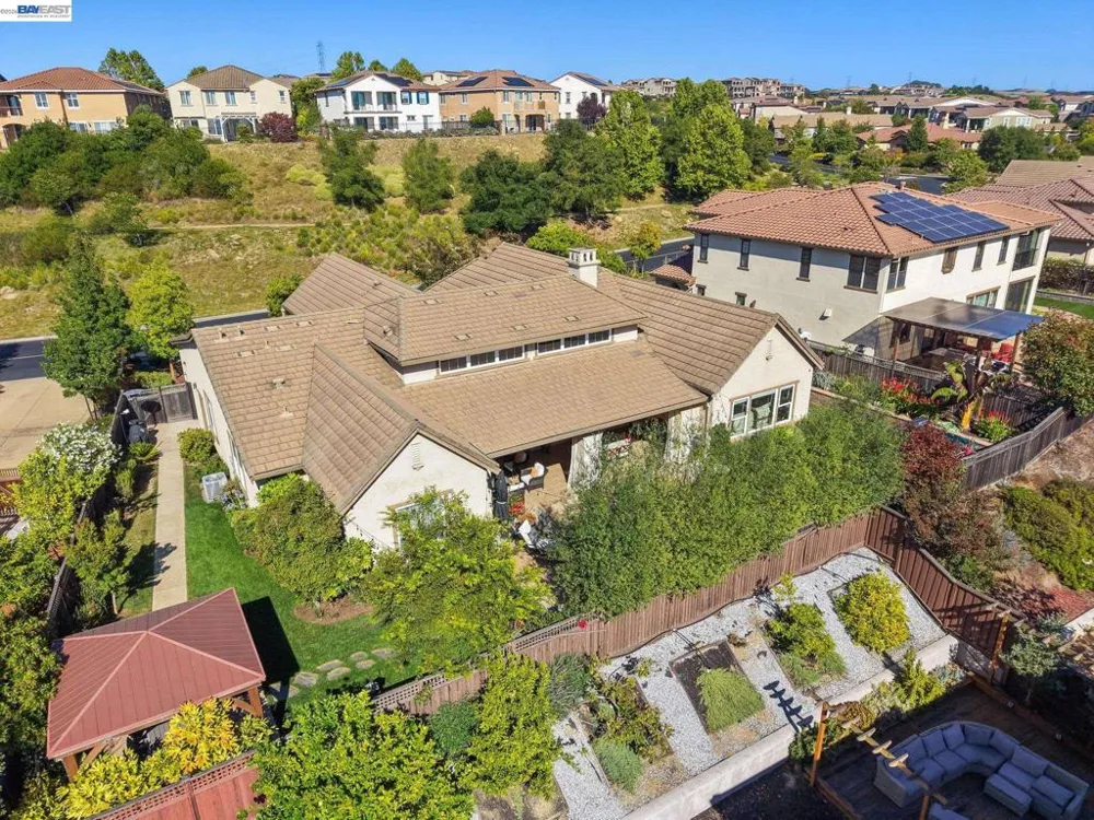 65 Stonebrae Rd Hayward, CA 94542
