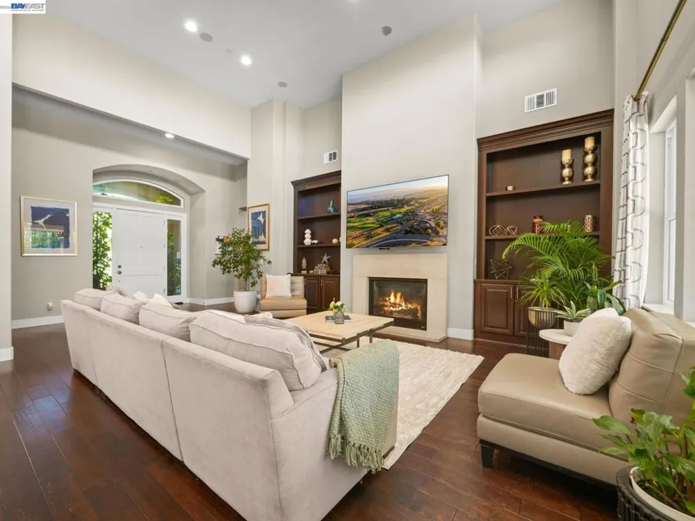 65 Stonebrae Rd Hayward, CA 94542