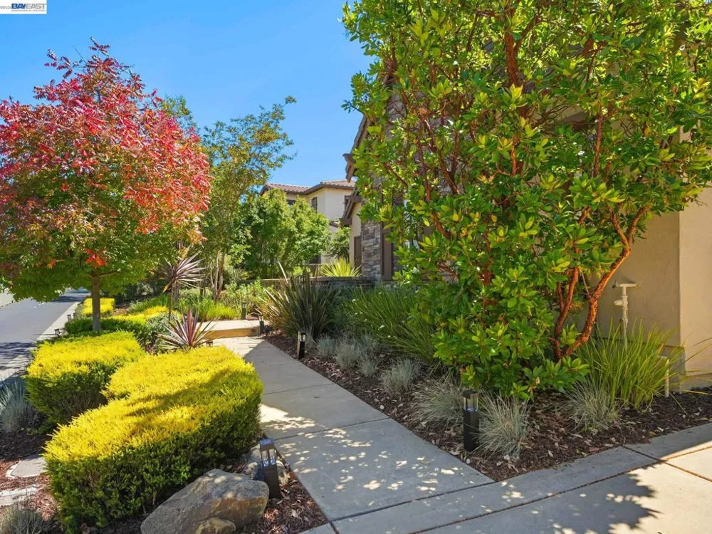 65 Stonebrae Rd Hayward, CA 94542
