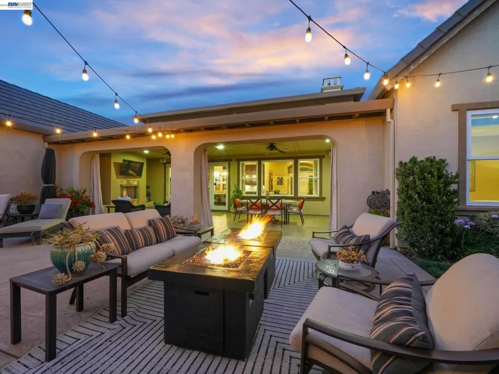 65 Stonebrae Rd Hayward, CA 94542