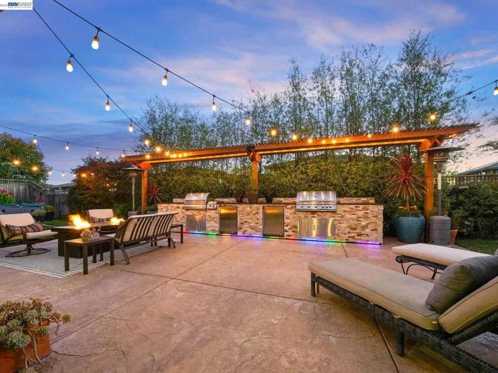 65 Stonebrae Rd Hayward, CA 94542