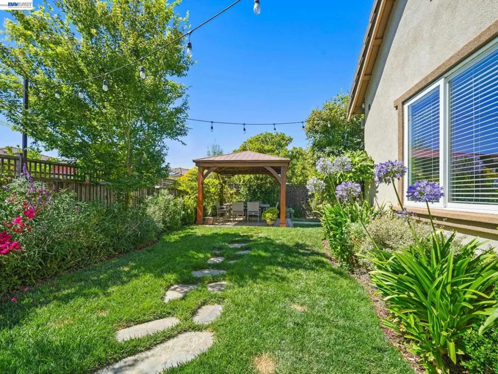 65 Stonebrae Rd Hayward, CA 94542