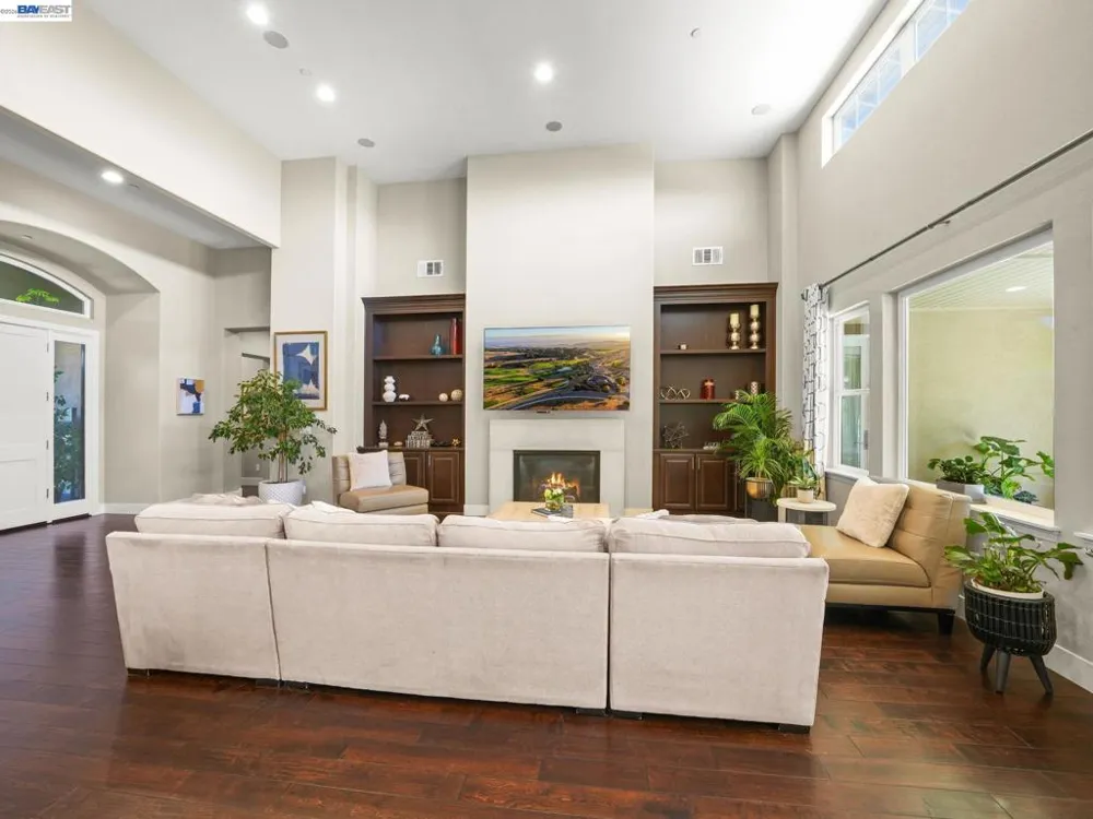 65 Stonebrae Rd Hayward, CA 94542