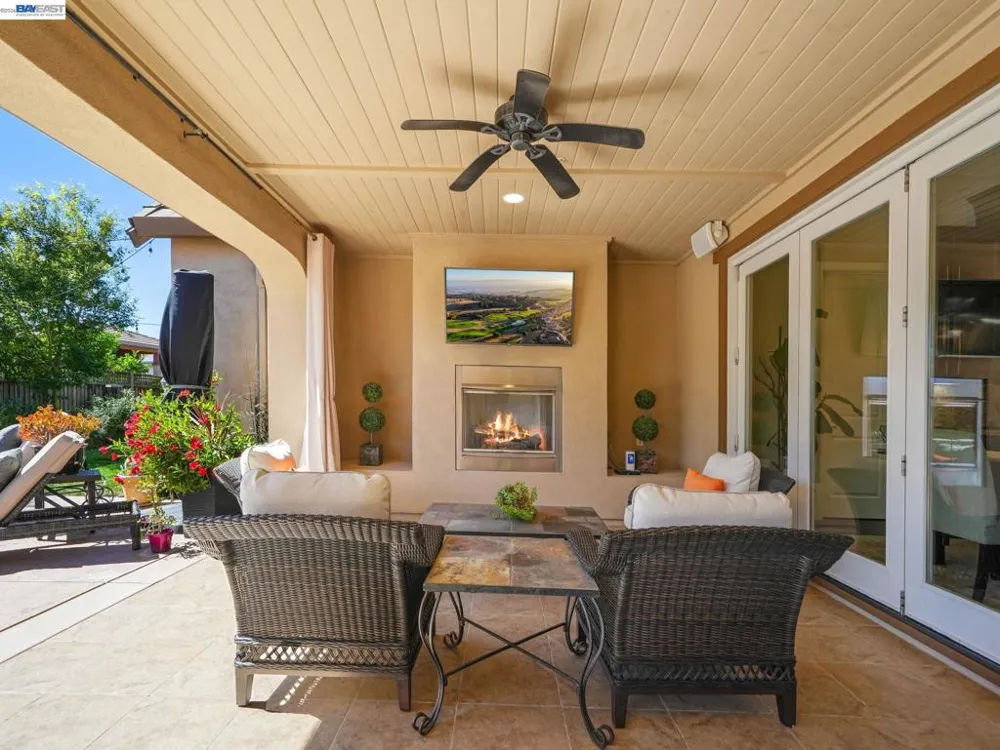 65 Stonebrae Rd Hayward, CA 94542
