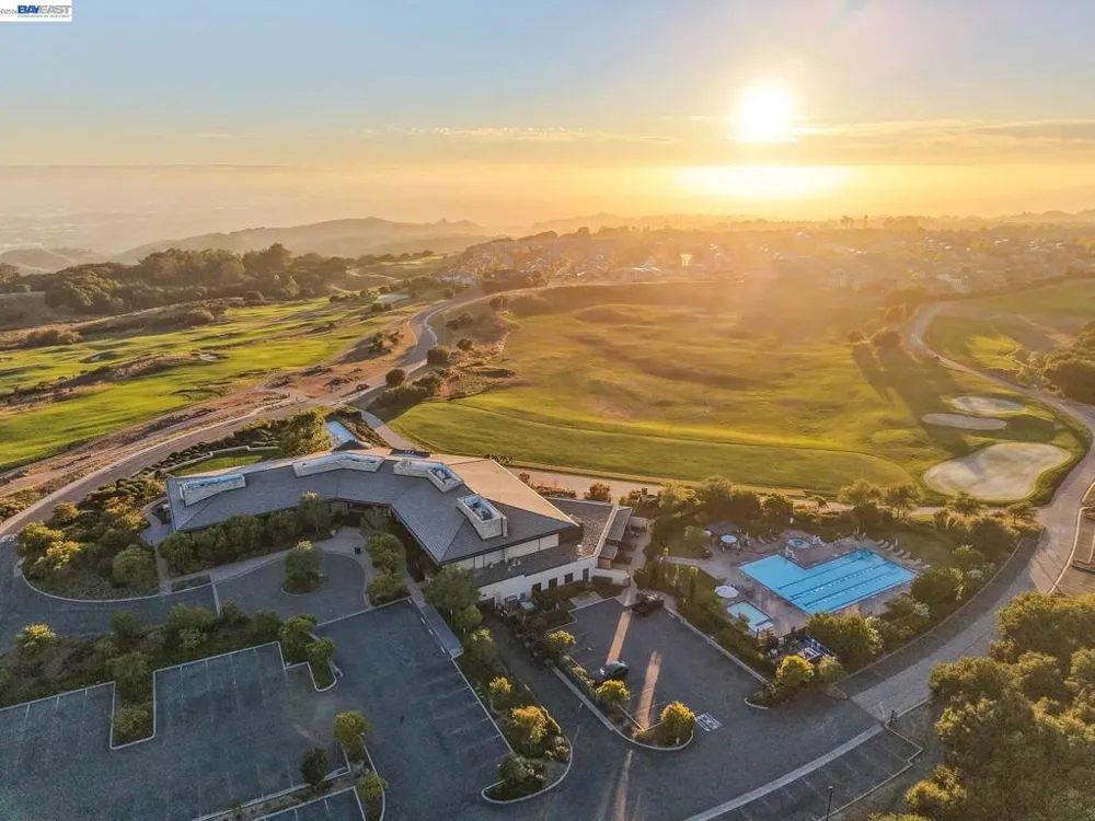 65 Stonebrae Rd Hayward, CA 94542
